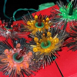 Vint/Bnib 10pc LIGHT-UP star burst w/colored acrylic & silver tinsel surrounding